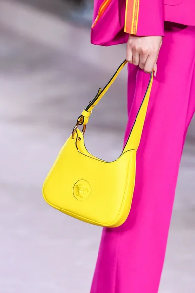 Look 70